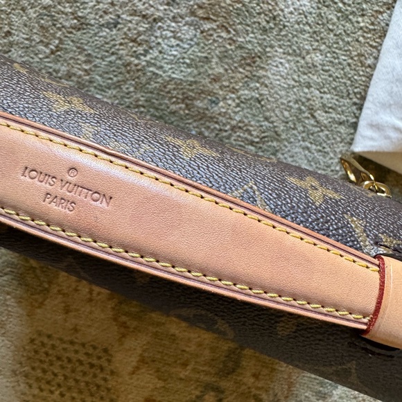 Louis Vuitton Pochette Métis - Picture 12 of 17